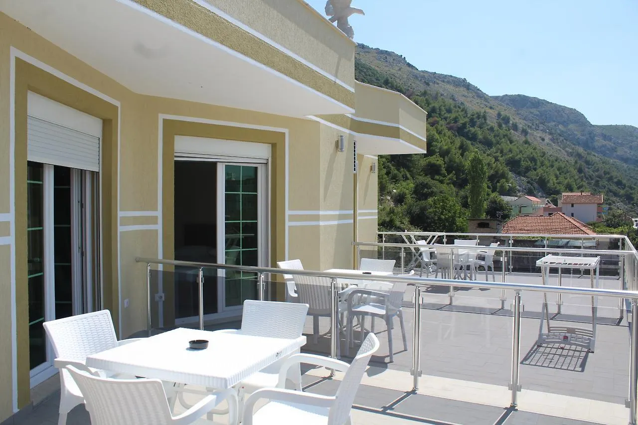 Hotel Eduard Shëngjin 2*,  Albania