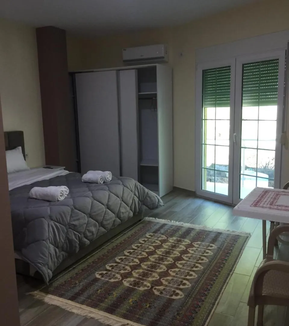 Hotel Eduard Shëngjin 2*,  Albania